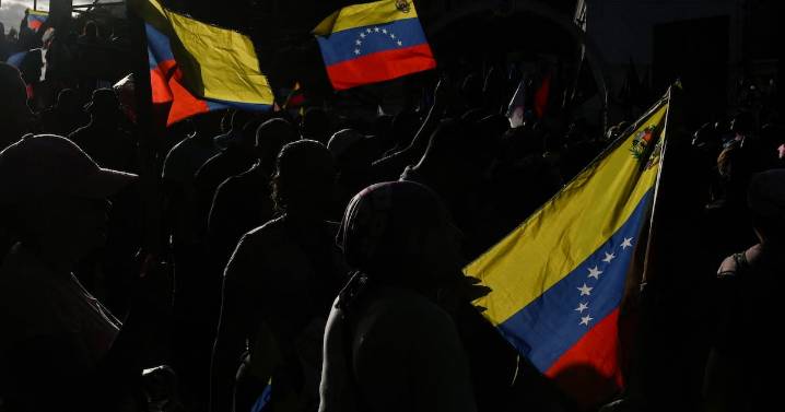 Tribunal de EE.UU. bloquea temporalmente la eliminación del estatus de protección para venezolanos