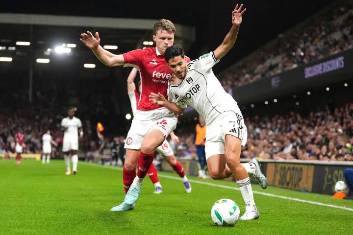 Anota Raúl Jiménez su primer gol de la temporada en la Copa de Inglaterra