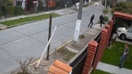 Delincuentes golpearon y botaron al suelo a adulto mayor en las afueras de su casa en Maipú