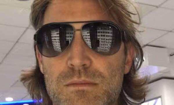 El empresario Jonathan Kovalivker se presentó en la Fiscalía, dejó su celular y se fue