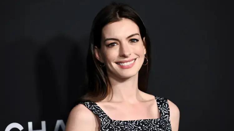 Anne Hathaway revive su torpeza en rodaje de The Devil Wears Prada 2