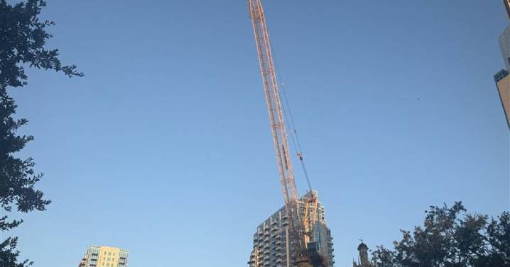 Tampa residents concerned idle crane could collapse if hurricane hits