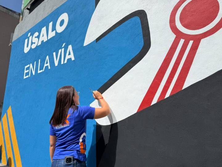 Mural de EK y Los Palos Grandes de Noche recuerda usar...