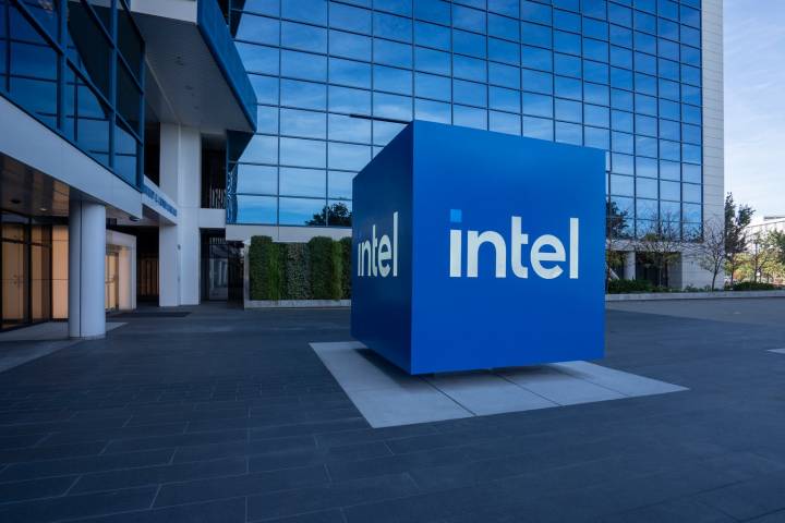 Intel: Political Narrative, Weak Numbers, It's Time To Leave (NASDAQ:INTC)