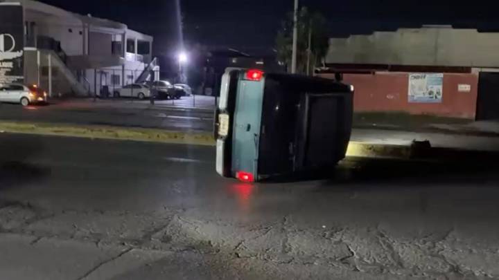 Ebrio huye luego de volcar su camioneta en el sur de LEA