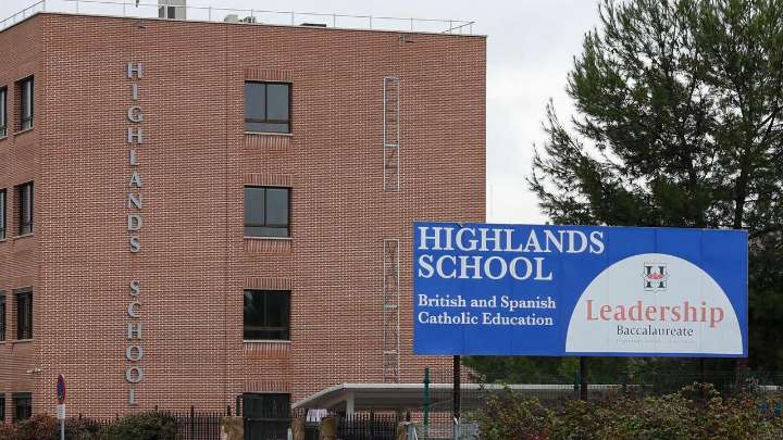 La jueza retoma la causa contra el excapellán del colegio de Highlands El Encinar por presuntos abusos