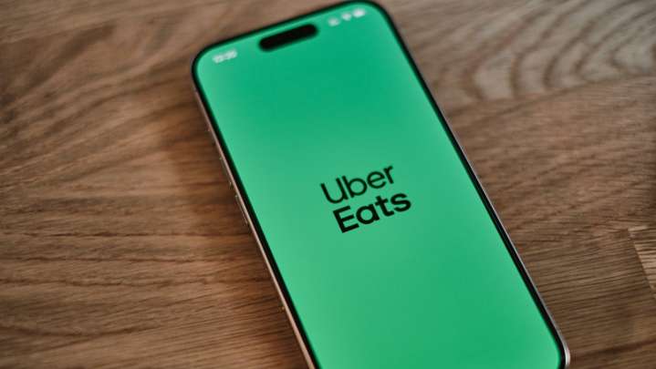 Man who impersonated VicPD officer has Uber delivery complaint dismissed: Civil rights tribunal