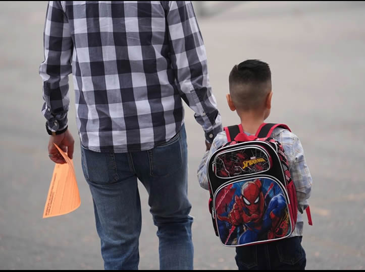 Con miedo por redadas migratorias inicia ciclo escolar en Los Ángeles
