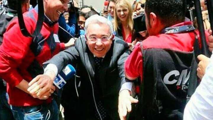 Álvaro Uribe confirma su boleta de libertad y anuncia regreso público en Sabaneta