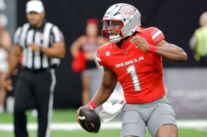 Ex-Michigan QB scores game-winning touchdown in debut for new school