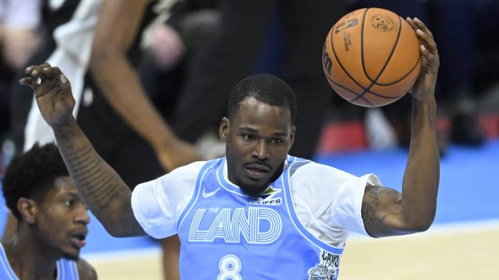 A Cavs veteran heads elsewhere to play for a former Cavaliers coach