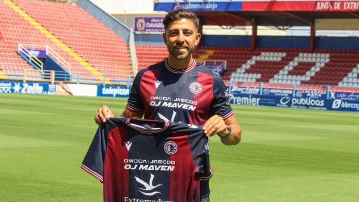Ex Sporting: Gio Zarfino regresa al Extremadura en un fichaje cargado de simbolismo