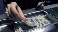 El dólar cierra la semana en alza