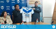 17:29 El comodorense Javier Guerreiro fue presentado en San José de Oruro: "la historia de este club y su hinchada me hizo venir acá"