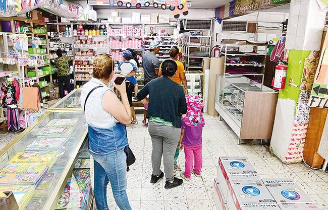 Les ganan en Facebook ventas de útiles a los comerciantes