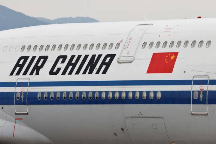 China's major airlines stay in red in first half on oversupply, low fares