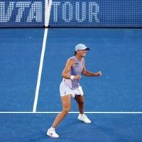 Swiatek beats Paolini to clinch WTA Cincinnati Open title