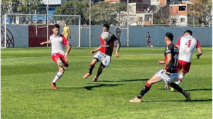 Colón hizo pata ancha de visitante ante Huracán y cortó la sequía en reserva