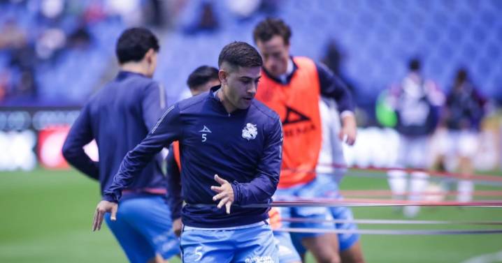 ¿Por qué se retrasó el inicio del juego entre Puebla y Atlético de San Luis en el Estadio Cuauhtémoc?