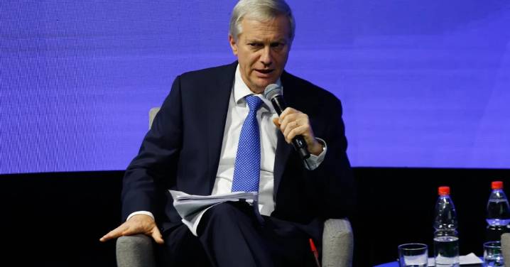 Kast da guiño al autoritarismo y defiende gobernar por decreto: “El Congreso no es tan relevante"