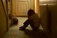 Experta advierte que la crisis del sistema de acogida pone a niños pequeños en grave peligro