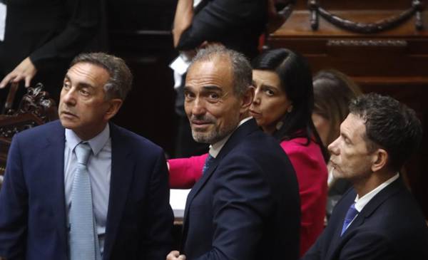 Desmienten que Lule Menem deje el gobierno
