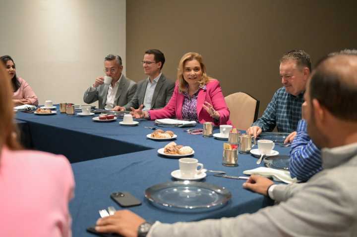 Senadores de Acción Nacional se reúnen con gobernadora para conocer planes y programas estatales