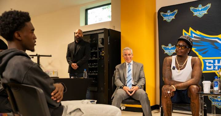 Young Thug makes first post-jail appearance in Atlanta area, at College Park school