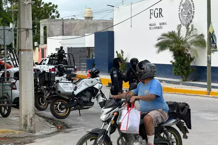 Cae grupo del CJNG en Campeche: 10 detenidos, arma bañada en oro y mujer buscada por ataques con drones