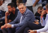 El Parlamento serbobosnio convoca un referendo contra la destitución del líder secesionista Dodik