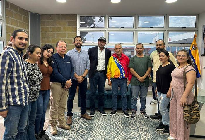 Venezuela libera a 12 firmantes de paz