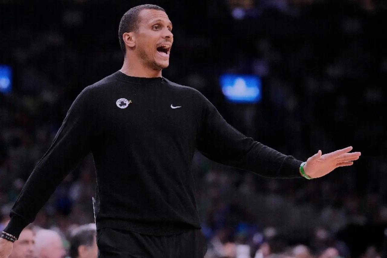 Extienden Celtics contrato de Joe Muzzalla como entrenador en jefe
