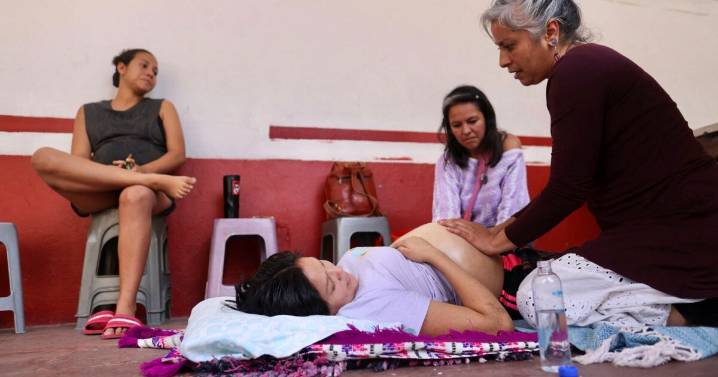 La partería tradicional se abre paso en México entre reconocimiento y el control