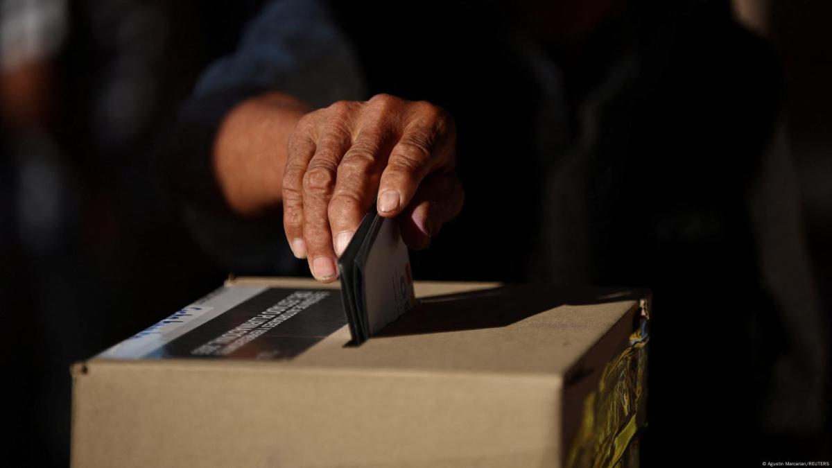 Elecciones en Bolivia: Luis Arce vota y promete “tránsito democrático” en el país