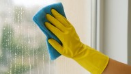 No siempre se usa de forma correcta: así debes utilizar el vinagre blanco para limpiar los cristales de tu casa