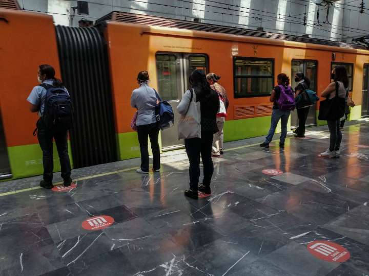 Ampliará Brugada cobertura de beca para transporte de universitarios a Metro y Metrobús