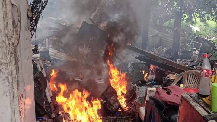 Incendio en la colonia Revolución Verde deja a una pareja de adultos mayores sin hogar
