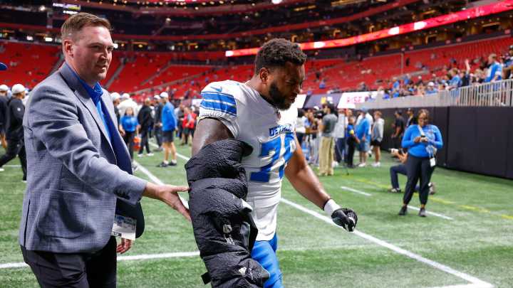 Lions offensive tackle suffers apparent arm injury ahead of Falcons game