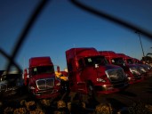 Trump suspende las visas a camioneros extranjeros porque "son un peligro para los estadounidenses" en las rutas