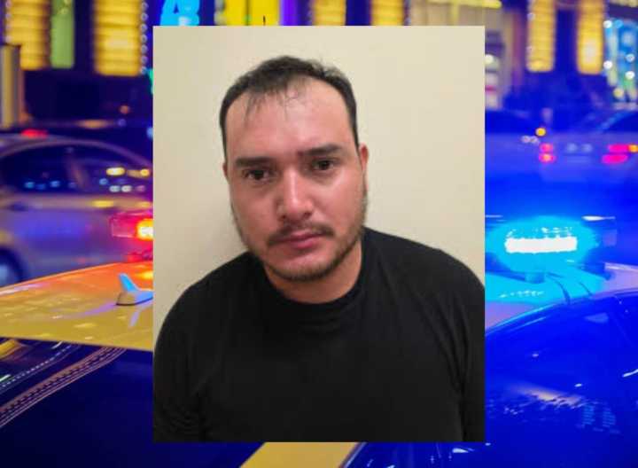 Arrestado en Yadkinville por manejar sin licencia y DWI
