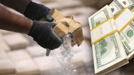 Cuántos millones de dólares ganan los narcos mexicanos por año