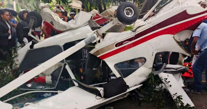 Accidente aéreo en Medellín: una avioneta se estrelló cerca del estadio, dos tripulantes terminaron heridos