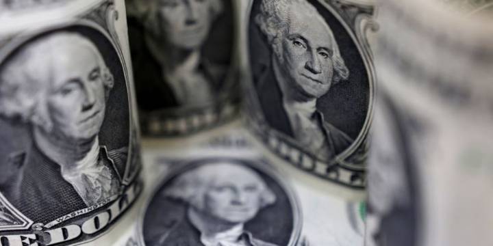 El dólar saltó hasta $ 1.370 y se reinstala el temor a que vaya a testear el techo de la banda cambiaria