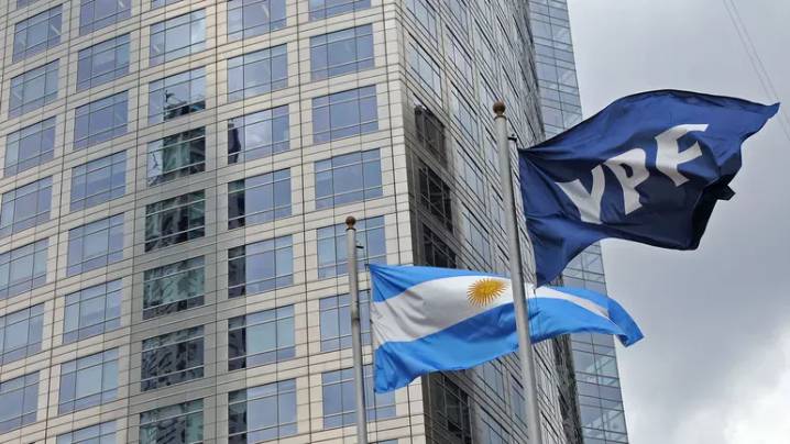Argentina advierte que no podrá cumplir un fallo adverso sobre YPF sin el aval del Congreso