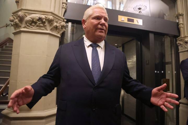 Ford says federal, provincial public servants should work in the office 5 days a week