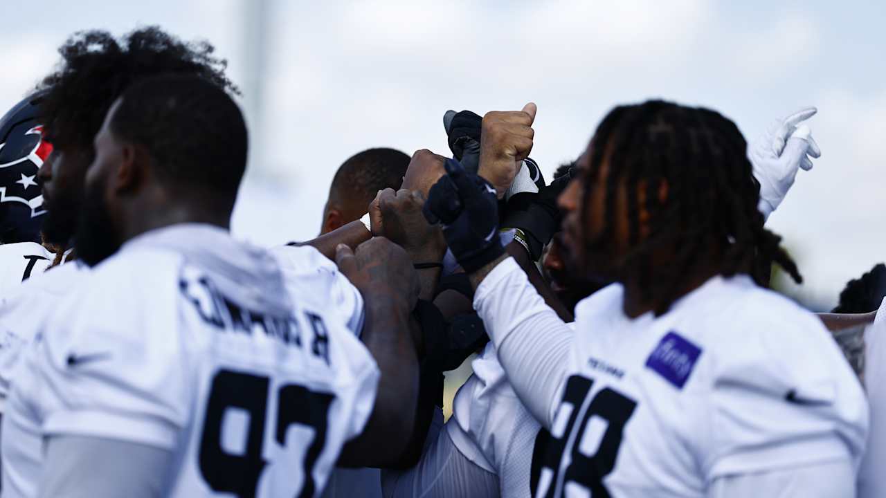 Harris Hits: Training Camp Day 9: No pads, all action