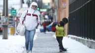 Frío extremo, lluvia y nieve para próximos días en Santiago: Se anticipan hasta