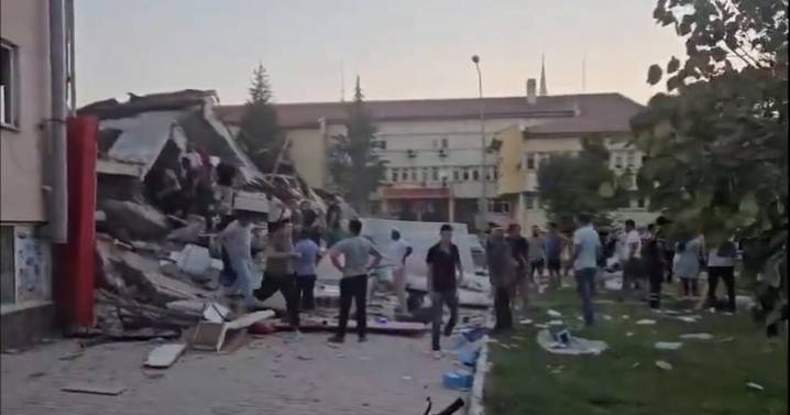 Las dramáticas imágenes que dejó un potente terremoto en Turquía