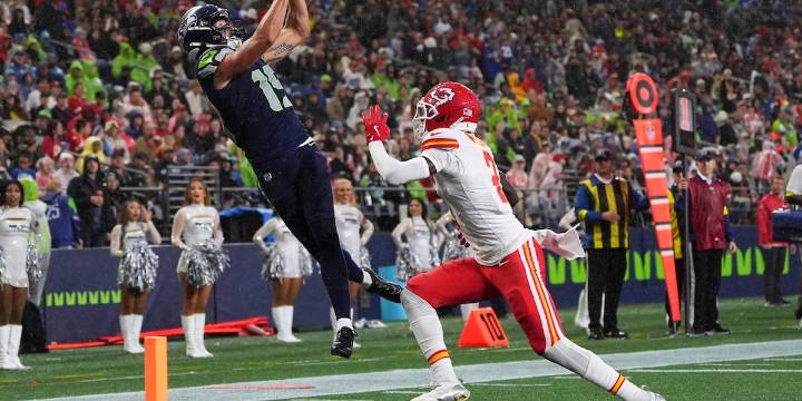 Sam Darnold impresses in preseason debut with Seattle Seahawks, in win against Kansas City Chiefs
