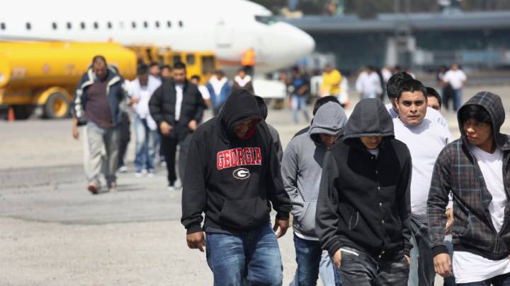 ¿Es legal que EEUU te deporte a un país que no es el tuyo? Un abogado explica